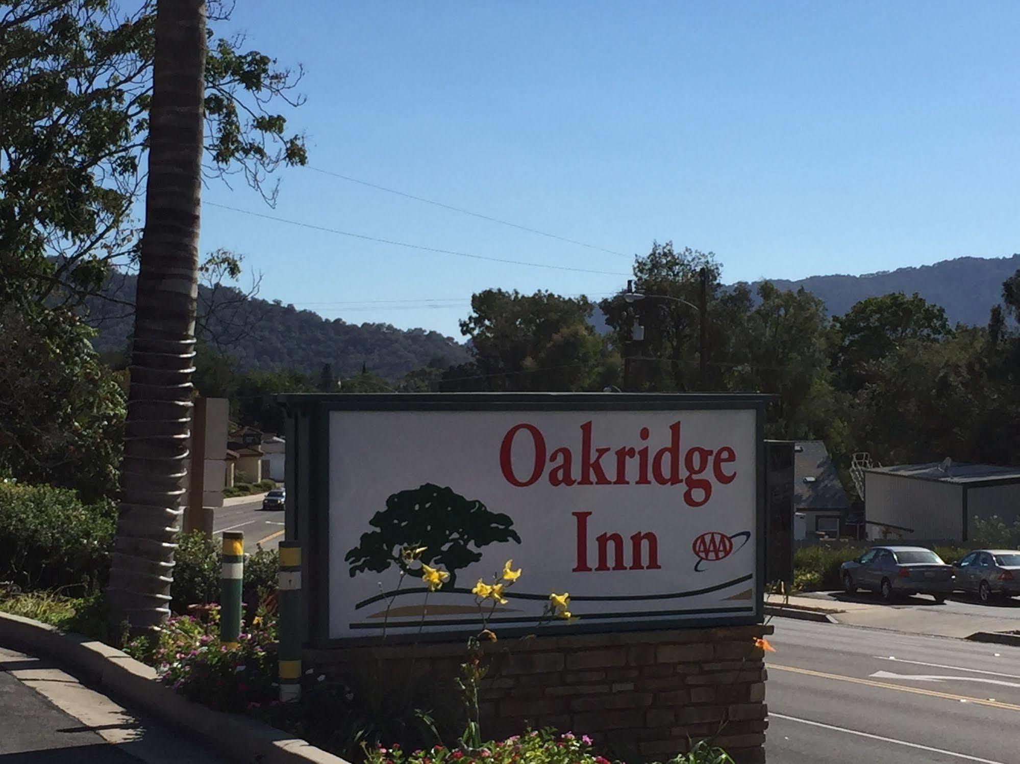 Oakridge Inn Oak View Exteriér fotografie