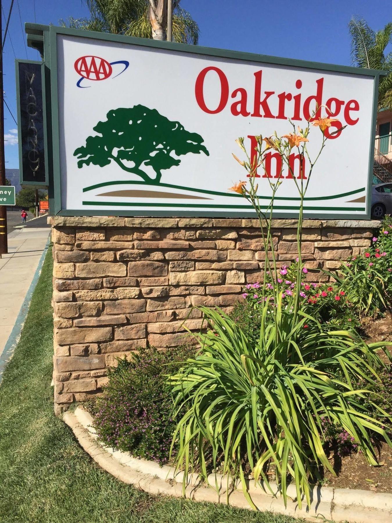 Oakridge Inn Oak View Exteriér fotografie